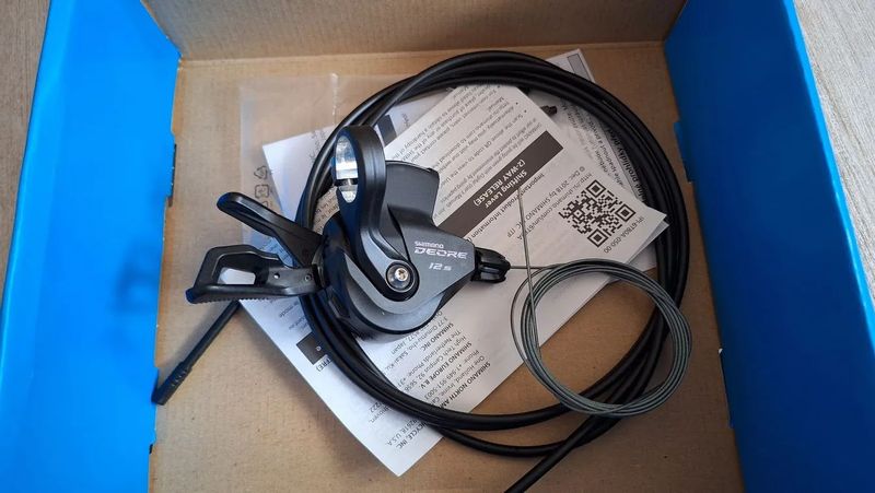 Řadící páčka Shimano Deore 12s