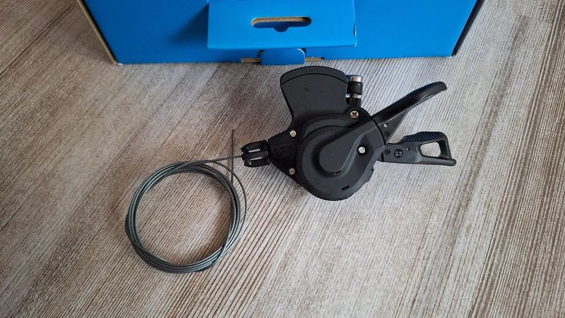Řadící páčka Shimano Deore 12s