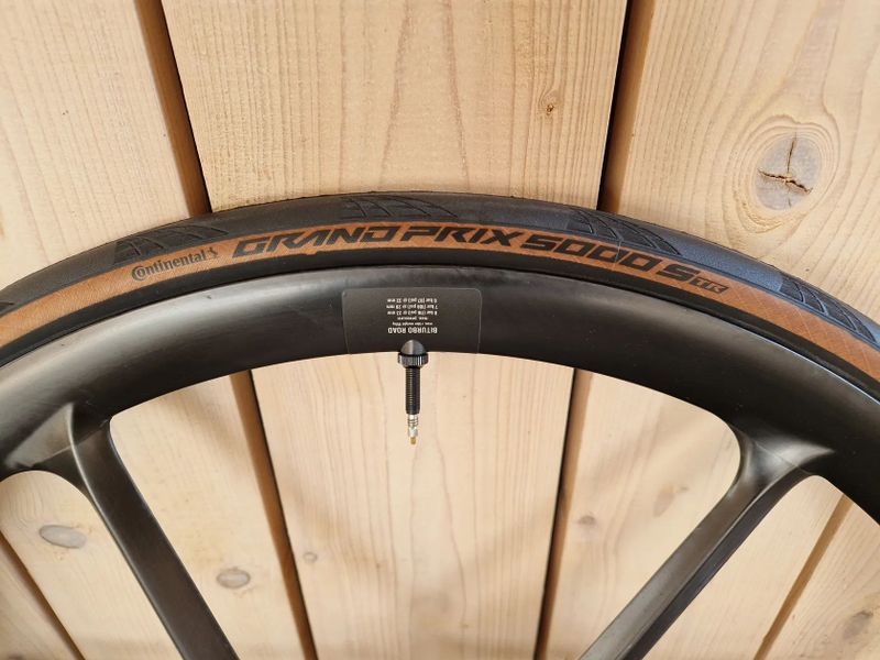Kola Bike Ahead Composites BiTurbo Road