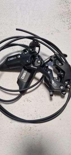 Nové brzdy Sram DB 8 s kotouči.