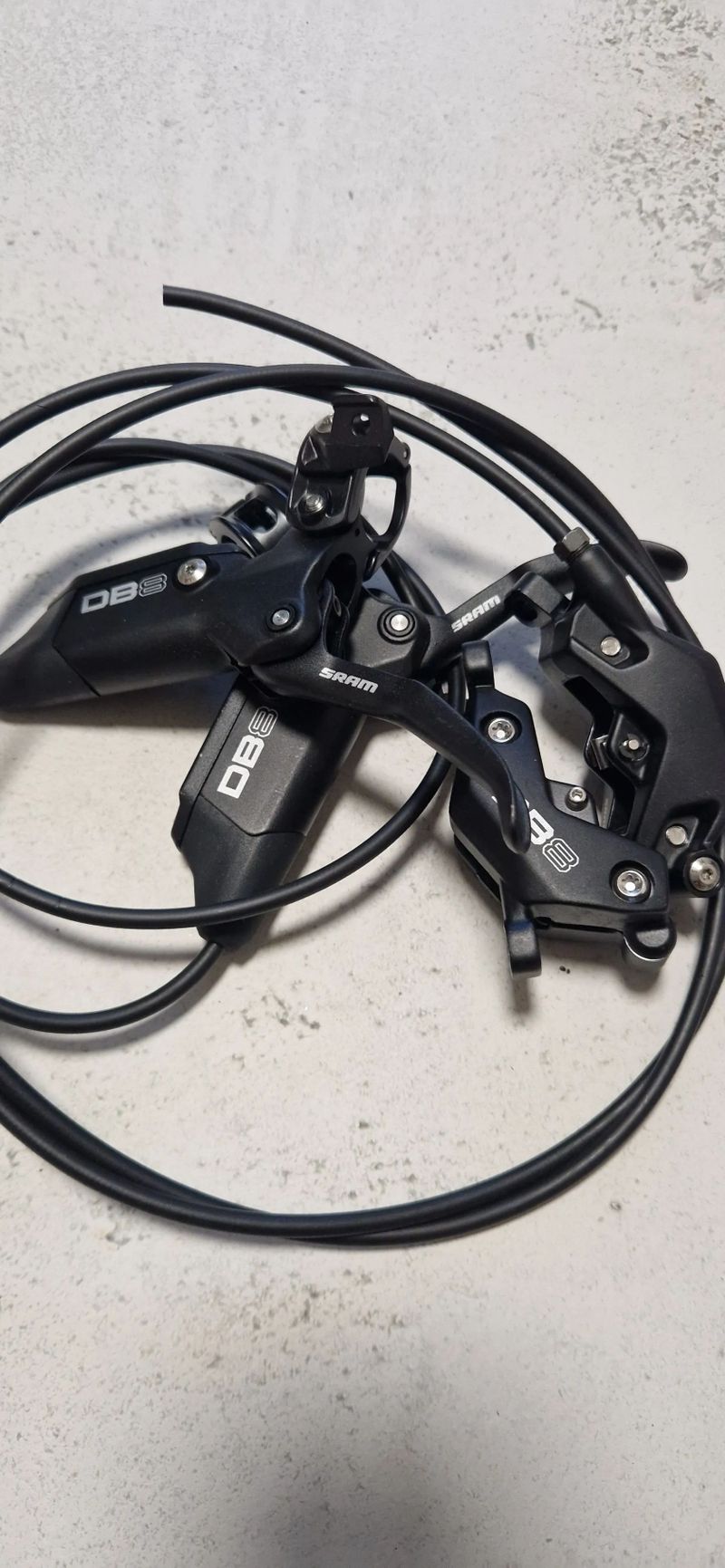 Nové brzdy Sram DB 8 s kotouči.