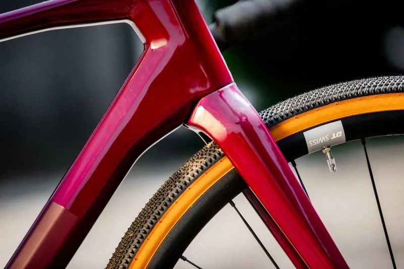 🔥🔥 SLEVA 35.000 -35% 🔥🔥 SUPERIOR X-ROAD 9.7 GR / Matte Berry Carbon - L 