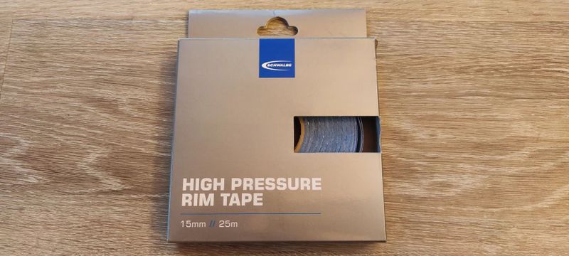 Samolepící ráfková páska Schwalbe šířka 15mm 25 m
