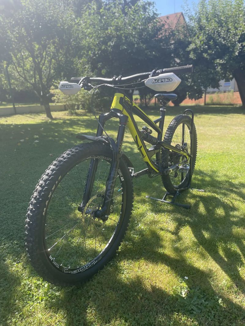 YT Industries Capra cf