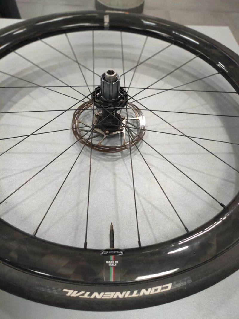 Zapletená karbonová kola Wilier Miche SLR 42 KC