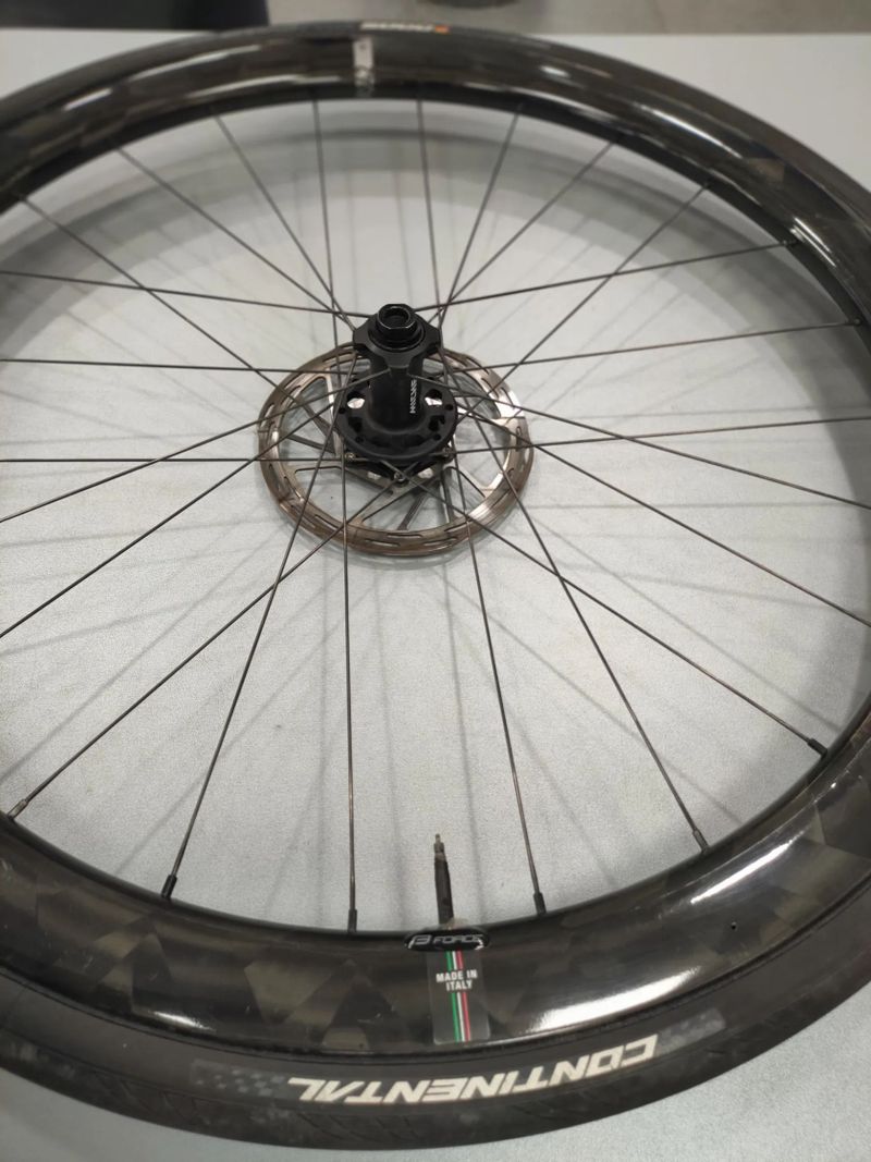 Zapletená karbonová kola Wilier Miche SLR 42 KC