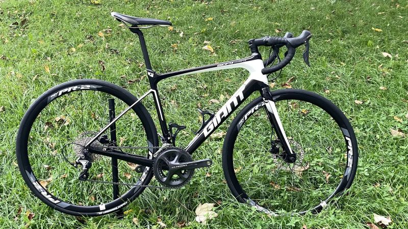 Giant Defy Advanced 2 vel. M 
