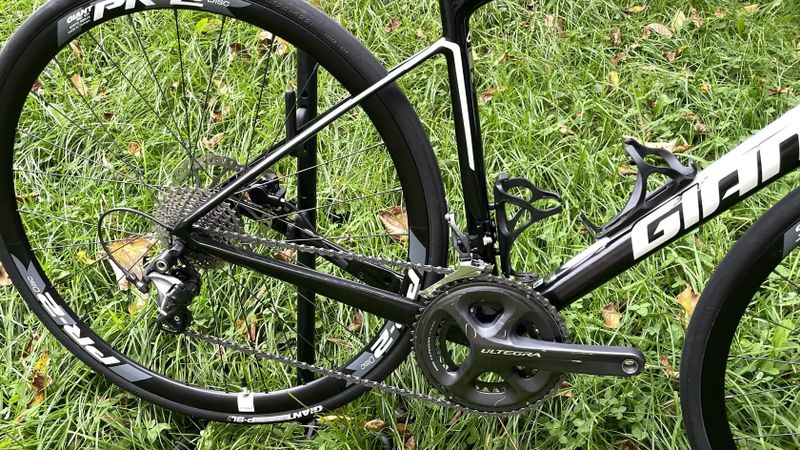 Giant Defy Advanced 2 vel. M 