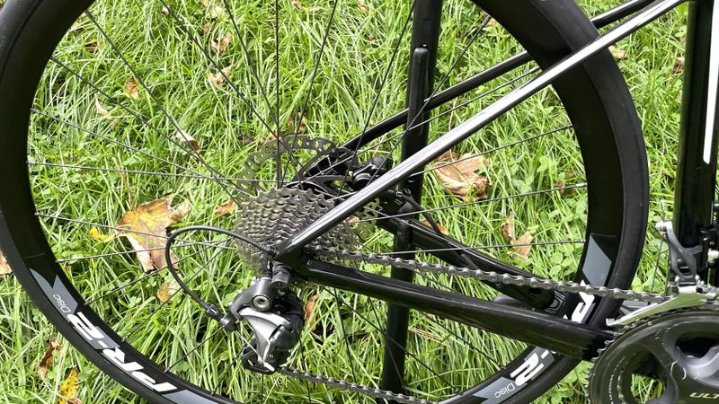 Giant Defy Advanced 2 vel. M 