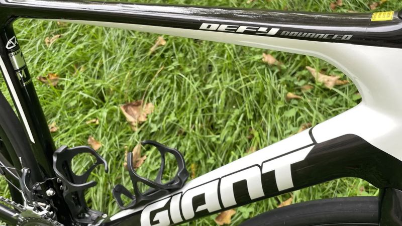 Giant Defy Advanced 2 vel. M 