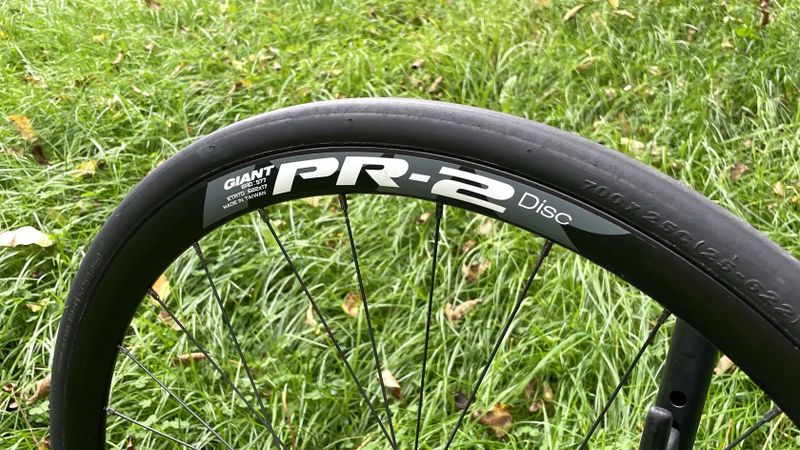 Giant Defy Advanced 2 vel. M 