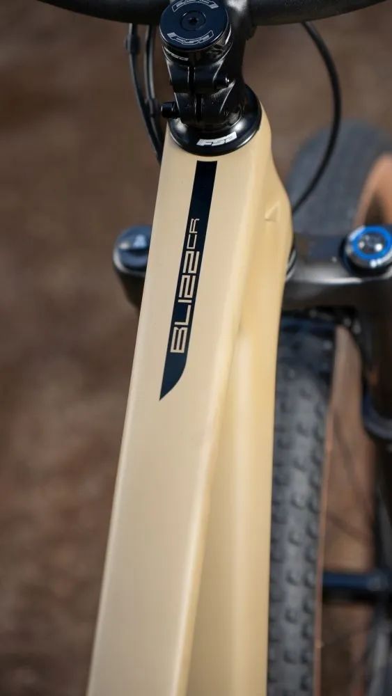 Rock Machine Blizz Cr 30 / Matte Sand / 29x17.0" (M)