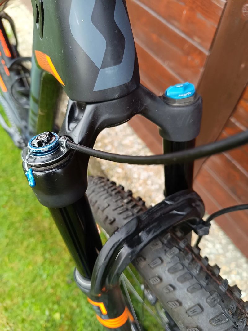 SCOTT SCALE 910 - osazeno komplet Shimano XT - hmotnost 10kg!!