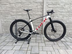Trek Procaliber 9.8. - karbonová kola bontrager kovee Elite 30