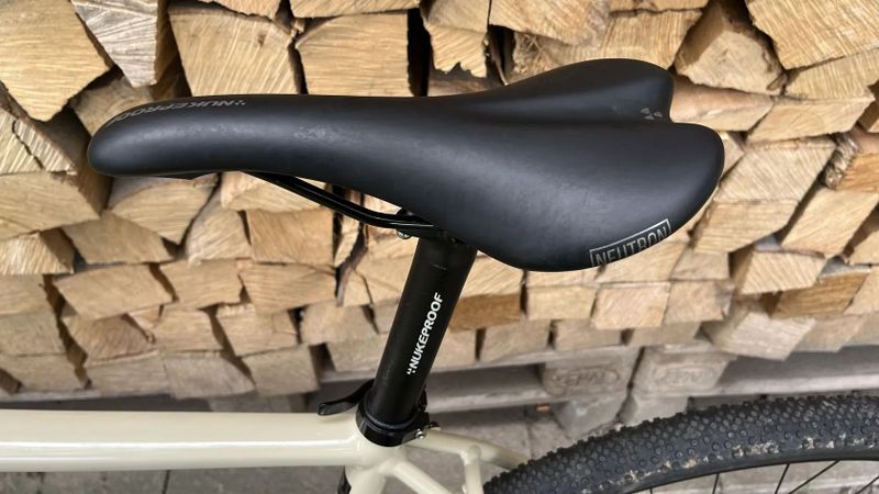 gravel Nukeproof DIGGER COMP vel. L, barva krémová (model 2022)