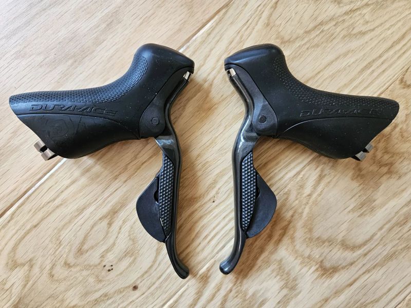 Páky DuraAce Shimano Di2 7970 Nové ID: