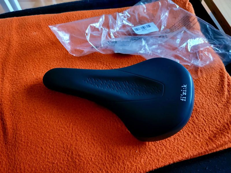 Nové sedlo Fizik Terra Alpaca X5 - 225g