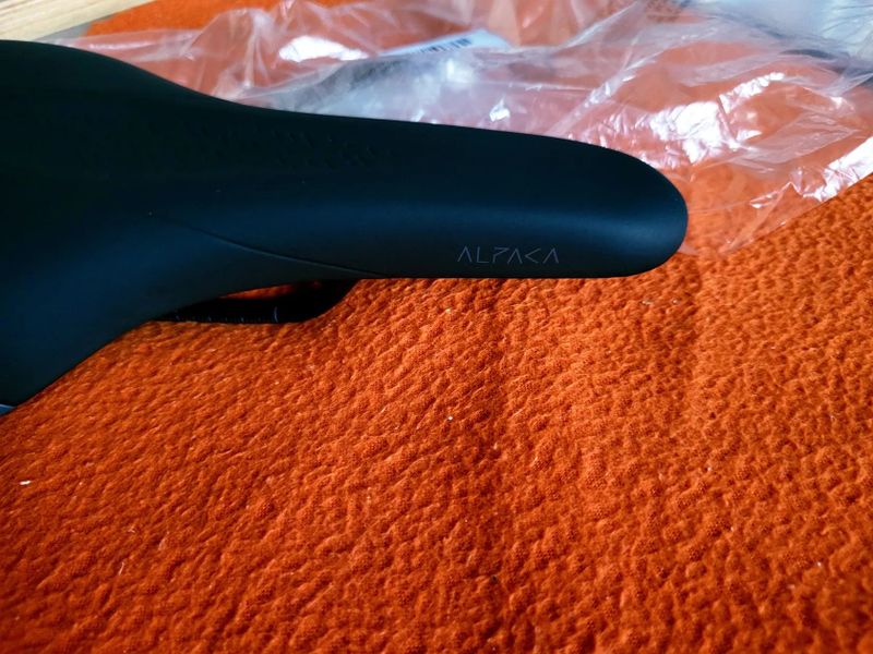 Nové sedlo Fizik Terra Alpaca X5 - 225g