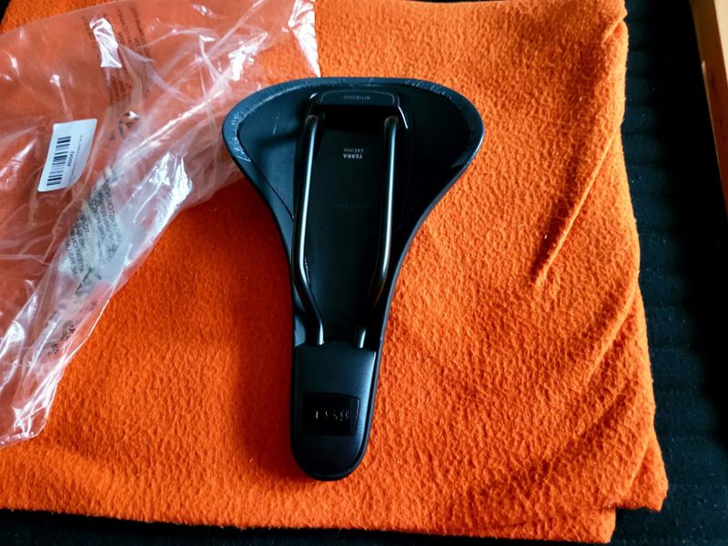 Nové sedlo Fizik Terra Alpaca X5 - 225g