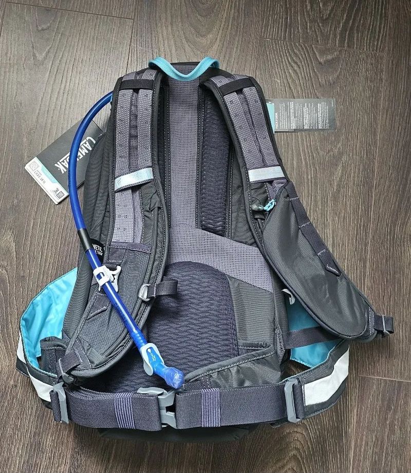CamelBack LUXE LR 14 dámský batoh, 14 l, charcoal/silver