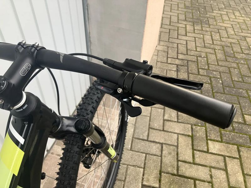 Cannondale pro juniory nebo menší postavy