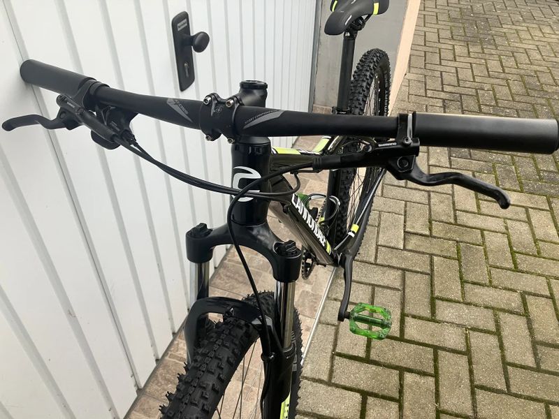 Cannondale pro juniory nebo menší postavy