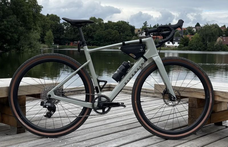 Van Rysel / Riverside GCR – karbonový gravel / endurance road, SRAM Rival AXS + powermeter, Zipp 303