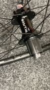 Výprodej nových kol Bontrager Kovee 110/148 mm, Shimano (sety+přední) 29 palců