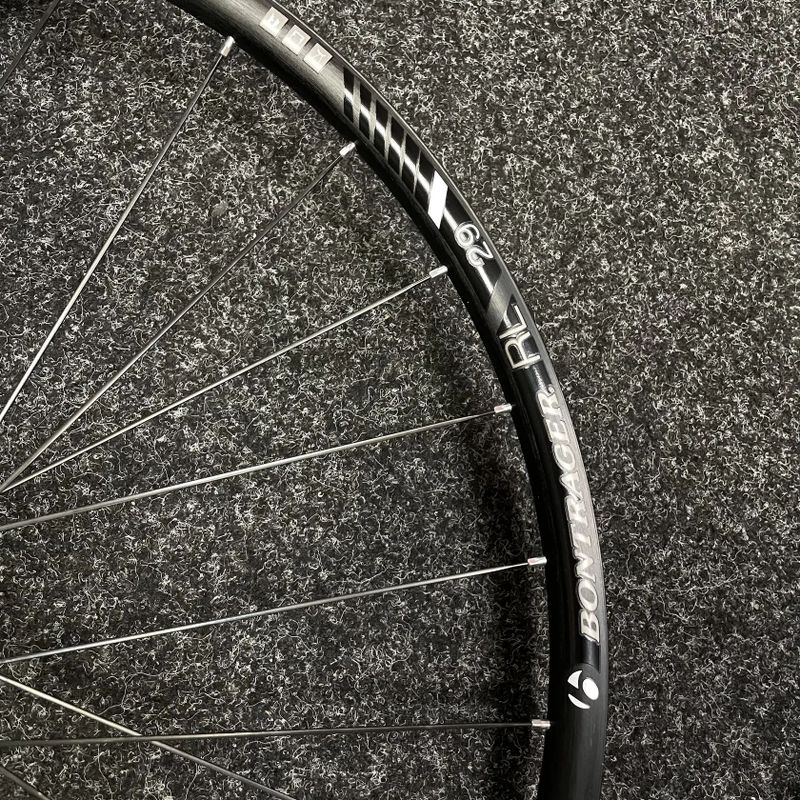 Výprodej nových kol Bontrager Kovee 110/148 mm, Shimano (sety+přední) 29 palců