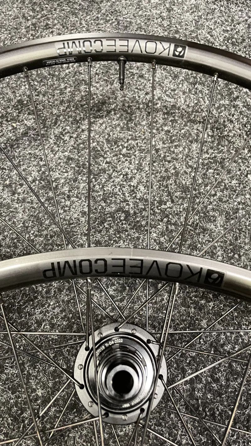 Výprodej nových kol Bontrager Kovee 110/148 mm, Shimano (sety+přední) 29 palců