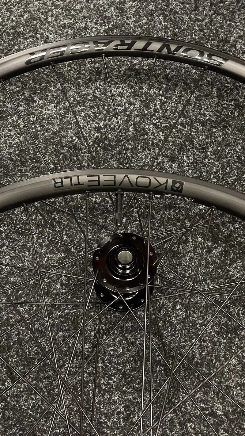 Výprodej nových kol Bontrager Kovee 110/148 mm, Shimano (sety+přední) 29 palců