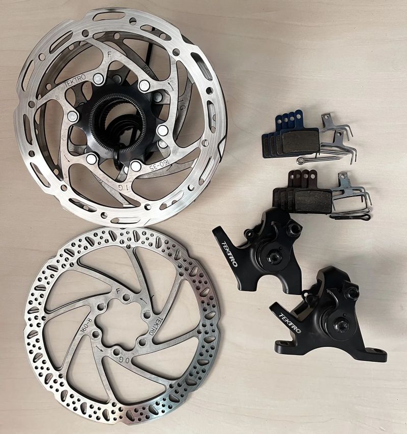 Shimano Claris 2x8 sada (kotoučové brzdy, kliky a střed)