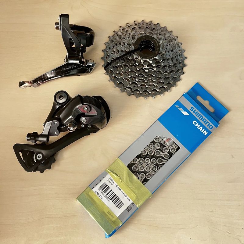 Shimano Claris 2x8 sada (kotoučové brzdy, kliky a střed)