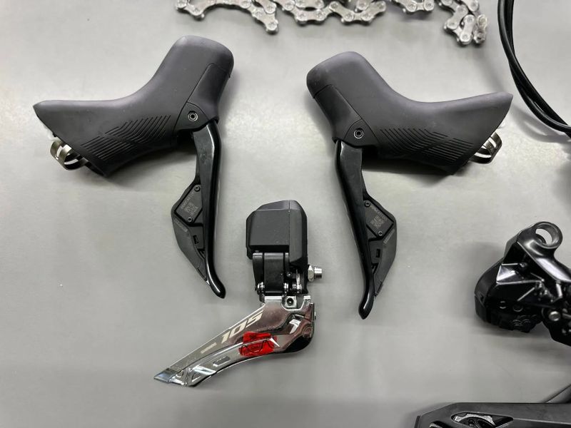 Schimano 105 12sp Di2 - nová kompletní.