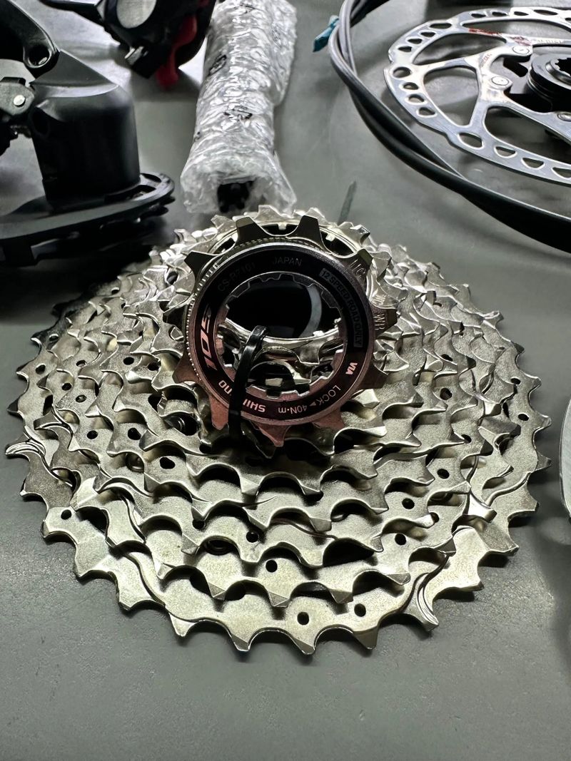 Schimano 105 12sp Di2 - nová kompletní.