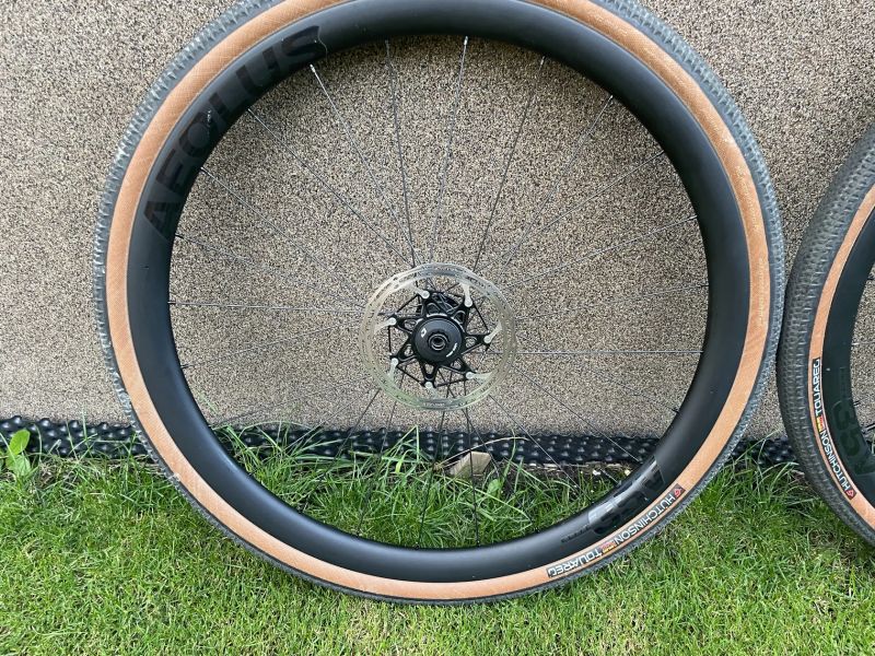 Zapletená gravel kola Bontrager Aeolus Elite 35V