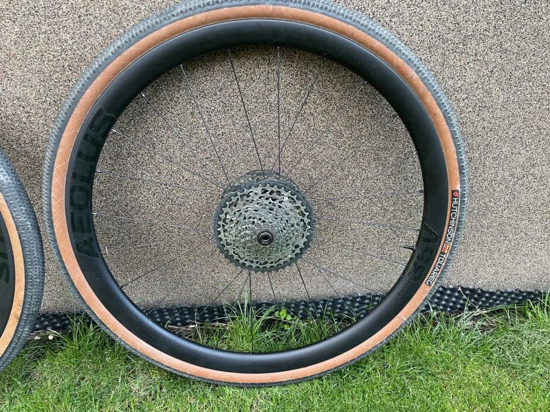 Zapletená gravel kola Bontrager Aeolus Elite 35V