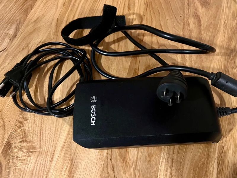Prodám 4A nabíječku pro elektrokola Bosch