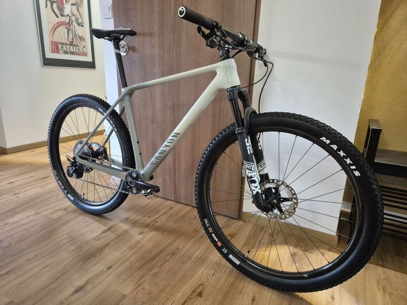 Canyon Exceed CF7 - karbon kola