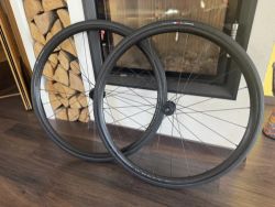 Zapletená kola Bontrager PARADIGM COMP 25 TLR