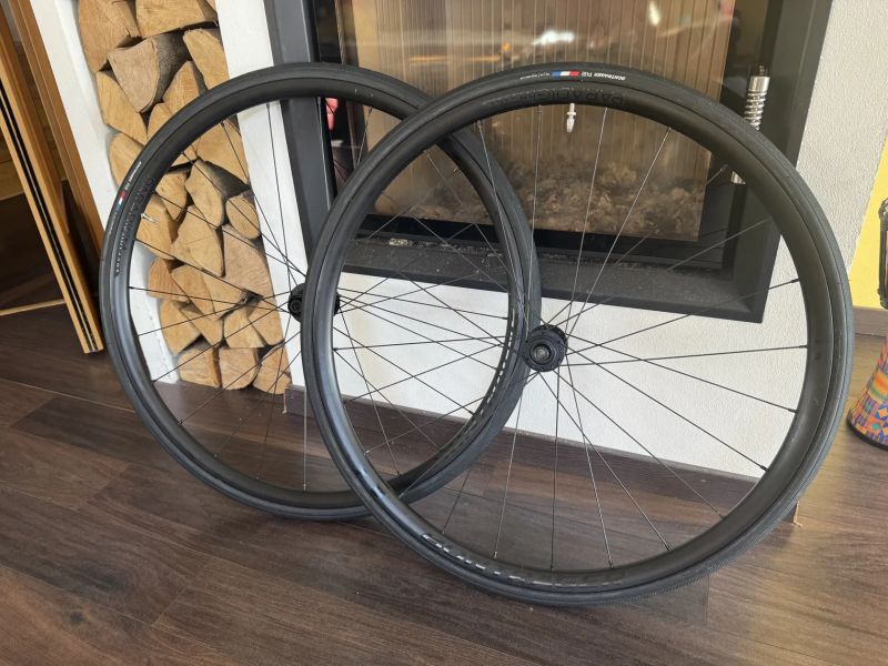 Zapletená kola Bontrager PARADIGM COMP 25 TLR
