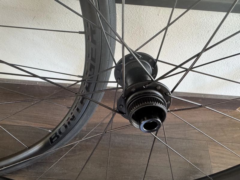 Zapletená kola Bontrager PARADIGM COMP 25 TLR
