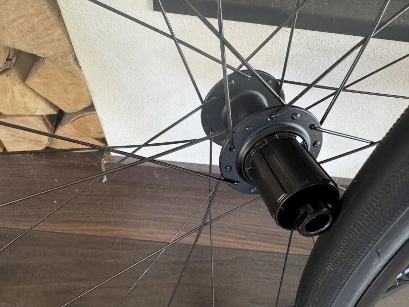 Zapletená kola Bontrager PARADIGM COMP 25 TLR
