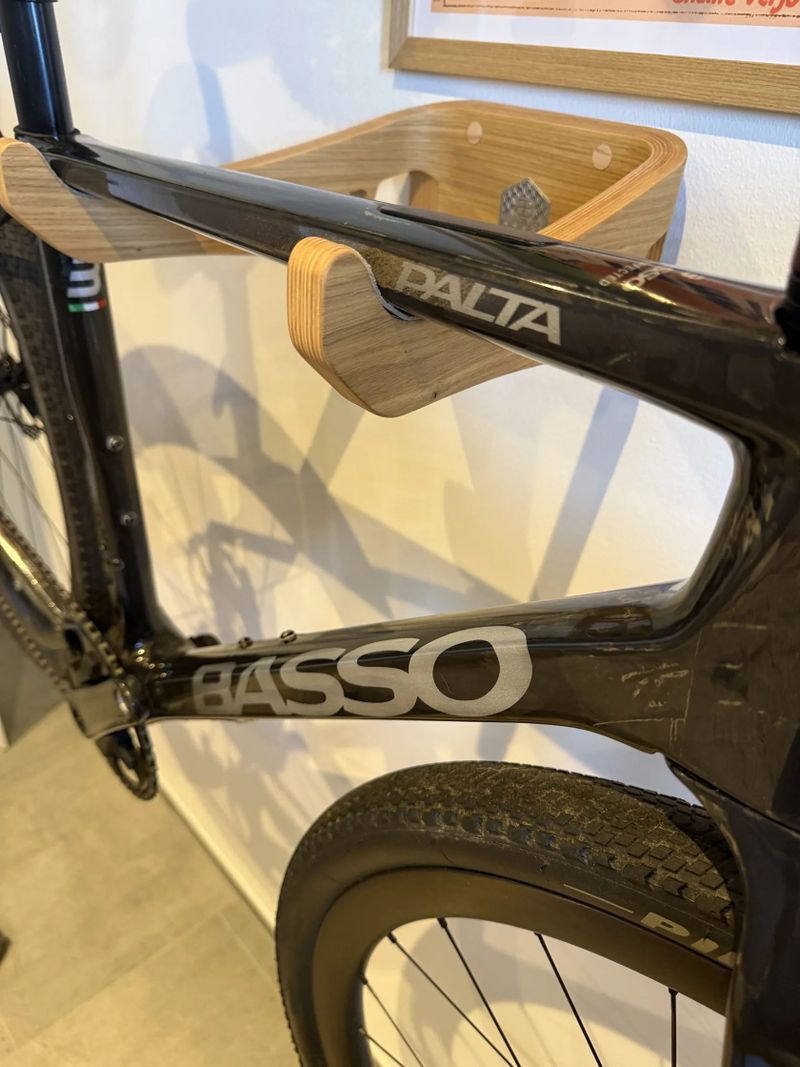 Prodám gravel BASSO PALTA 2, custom lak: RAW CARBON, SRAM AXS 1x12, komba: BASSO LEVITA, velikost S