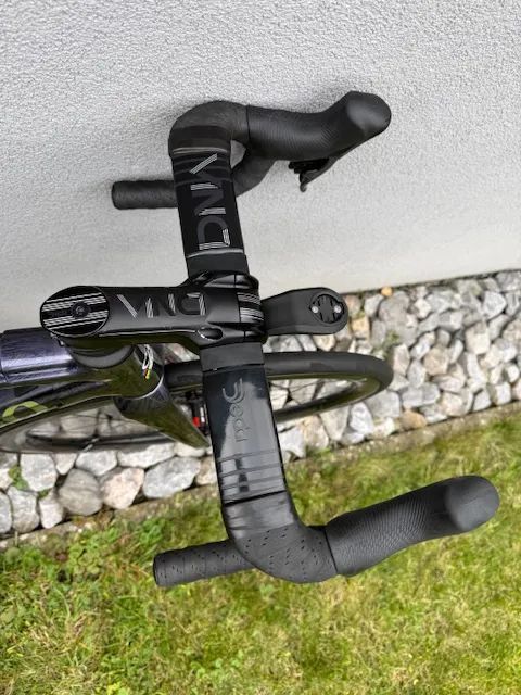 rámová sada Colnago C64 velikost 48s, včetně sedlovky COLNAGO a kokpitu DEDA VINCI