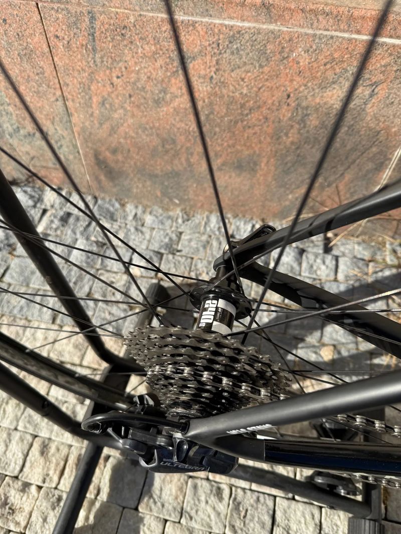 Canyon Ultimate CF SL 9.0, vel. M, váha 6,8kg