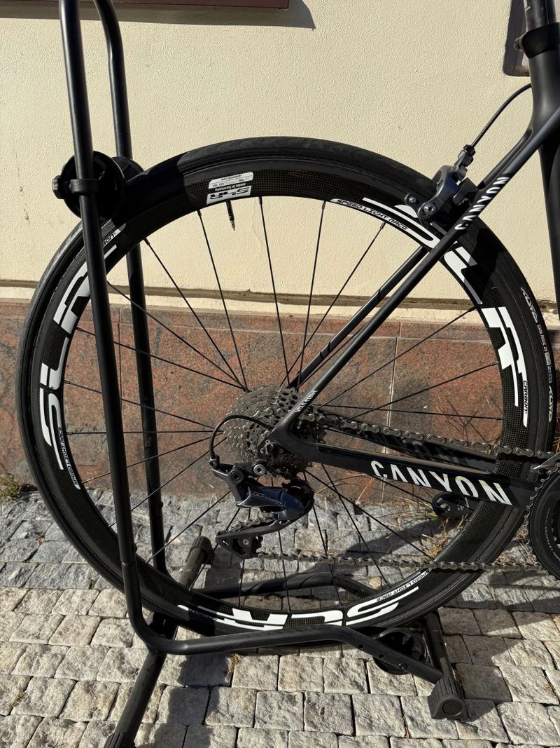 Canyon Ultimate CF SL 9.0, vel. M, váha 6,8kg