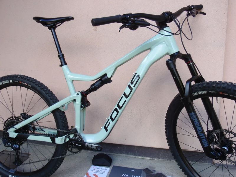 Téměř nový Focus Jam 6.8 XL