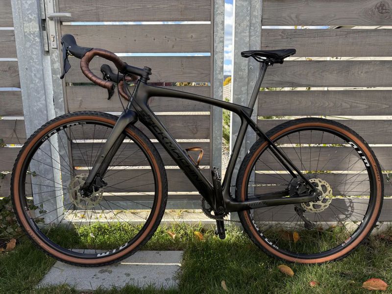 Rock Machine CRB Custom Stavba