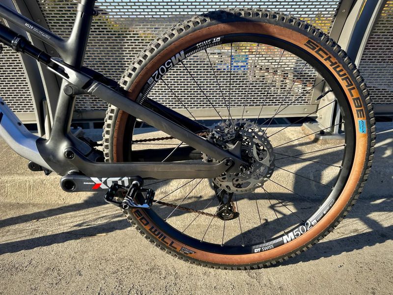 Canyon Neuron CF 8 2023 vel. M – FOX 36, SRAM GX AXS, TOP